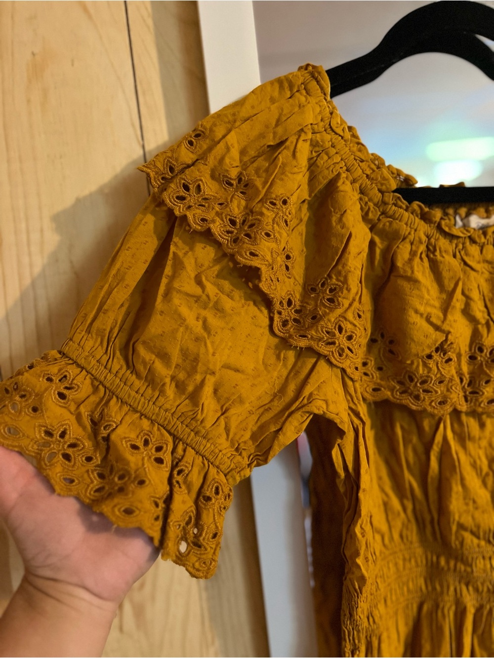 Universal Thread Boho Mustard Eyelet Ruffle Top NWT - Picture 2 of 5